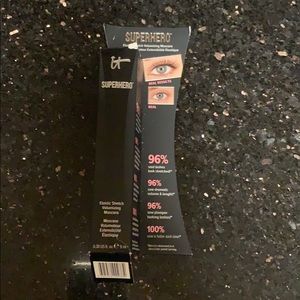 It superhero volumizing mascara